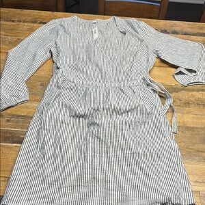 Old Navy Black and White Striped Long Sleeve Dress